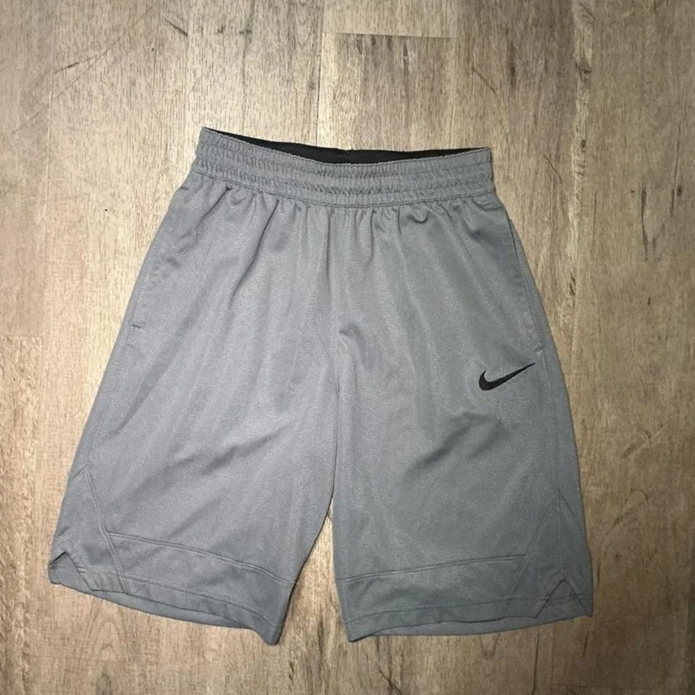 Nike Dri-FIT Gray Athletic Shorts Size S Swoosh Logo Running‎ Gym Activewear